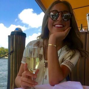 Meet your Posher, Lauren